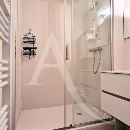T2 Avec Loggia Vue Piscine, Ascenseur Et Place De Parking * Sète